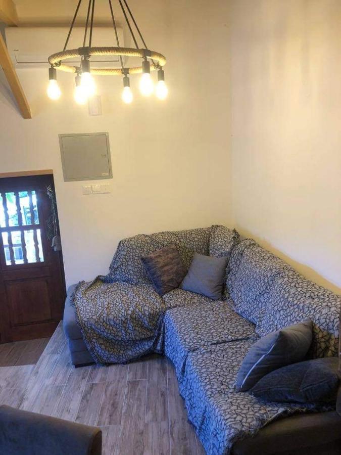 To Spiti Tou Faliari Platanistasa Luaran gambar